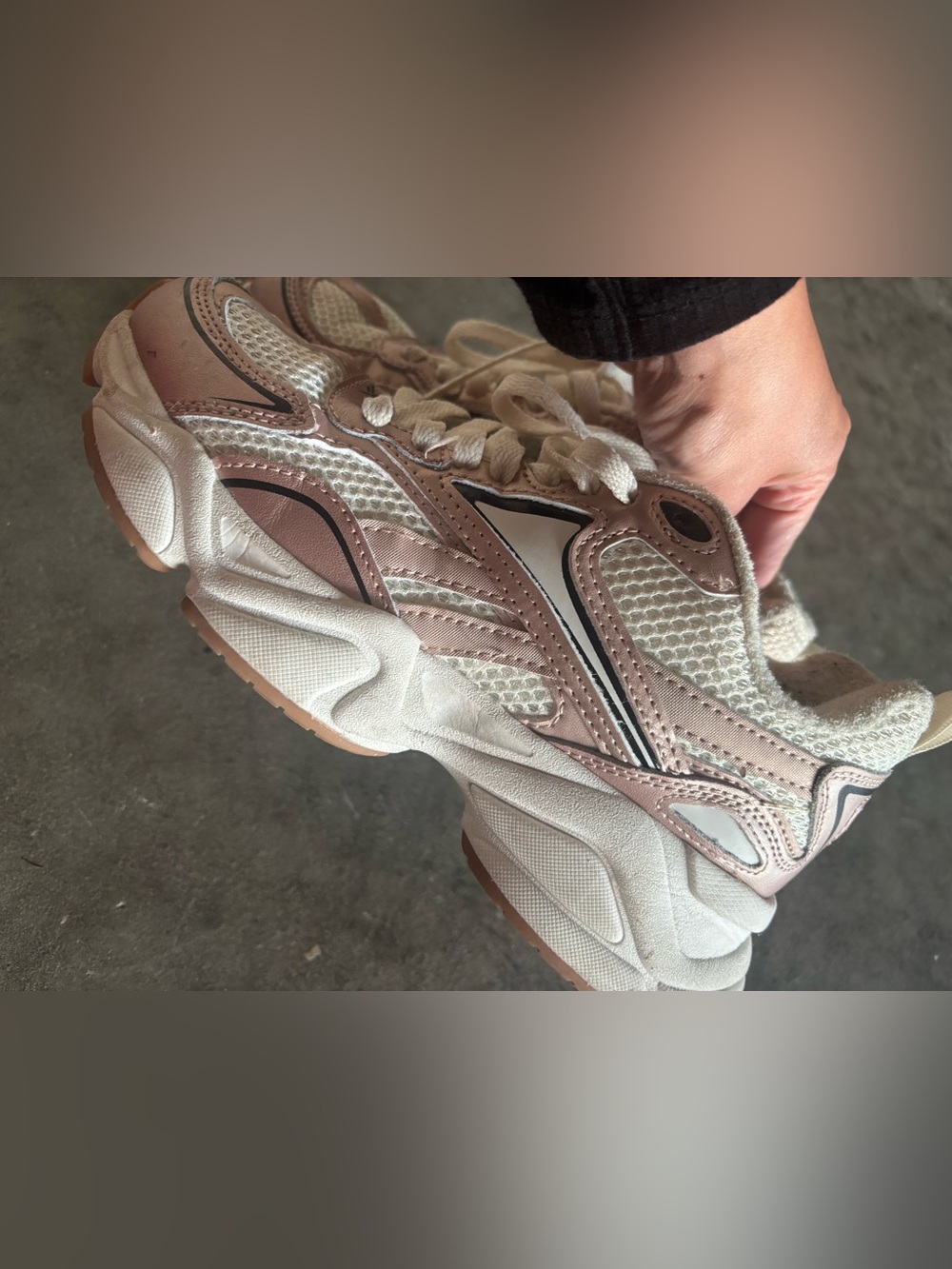 Reebok Women's in Rose Gold Pink and White (8)